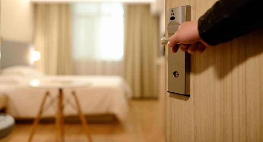 Στα «κάγκελα» οι ξενοδόχοι με τα «δωμάτια καραντίνας»