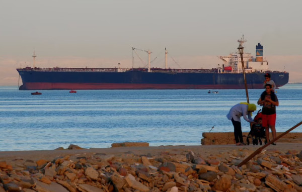 Οι Χούθι στόχευσαν κατά λάθος τάνκερ με ρωσικό πετρέλαιο