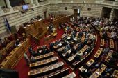 Μεταναστευτικό: Συναίνεση αλλά και εσωκομματικές διαφοροποιήσεις ενόψει ψηφοφορίας
