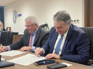 Νέα εποχή στενής συνεργασίας μεταξύ των επιμελητηρίων Αμμοχώστου και Πειραιώς