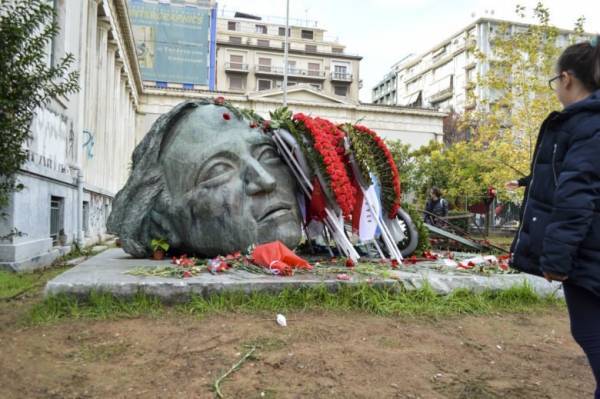 Ένταση στο Πολυτεχνείο- Προπηλάκισαν βουλευτές του ΣΥΡΙΖΑ
