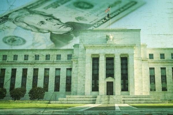 Fed: Παραμένουν μηδενικά τα επιτόκια- Δέσμευση για λήψη επιθετικών μέτρων