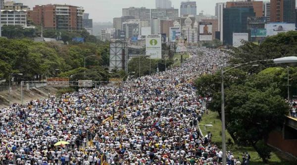 Βενεζουέλα: Νέες διαδηλώσεις, έξω από τις φυλακές, οργανώνει η αντιπολίτευση