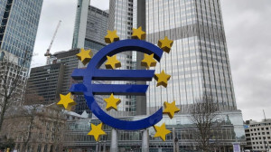 ΕΚΤ: «Καμπανάκι» στις τράπεζες για γεωπολιτικά ρίσκα και χρόνιες ανεπάρκειες