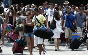Αδειάζει η Αθήνα, κορυφώνεται η έξοδος του Δεκαπενταύγουστου