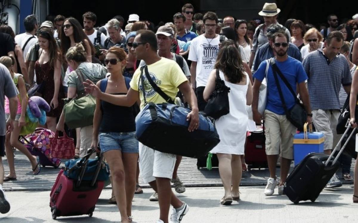 Αδειάζει η Αθήνα, κορυφώνεται η έξοδος του Δεκαπενταύγουστου