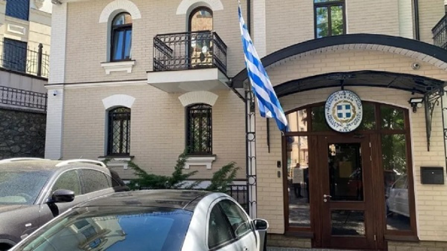 Άνοιξε ξανά η ελληνική πρεσβεία στο Κίεβο- Το μήνυμα Δένδια