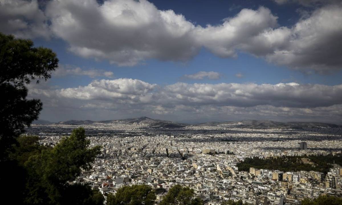 Νεφώσεις και τοπικές βροχές το σκηνικό του καιρού