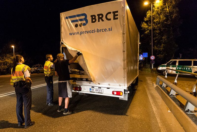 Η Γερμανία βάζει "φρένο" στους πρόσφυγες
