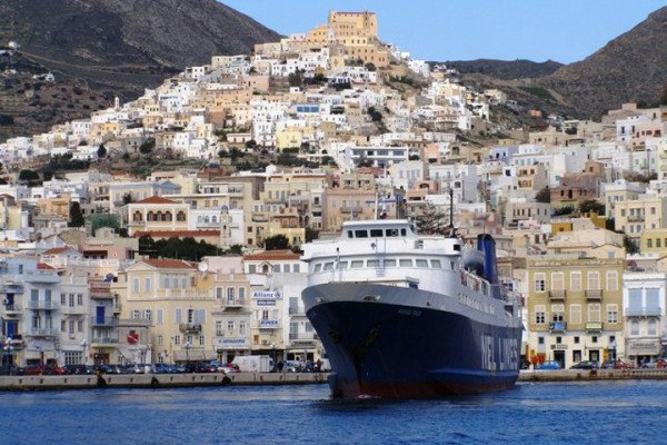 Σύρος: Εντοπίστηκε σορός άνδρα σε προχωρημένη σήψη στο λιμάνι
