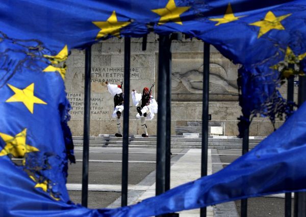 Focus: Θα πληρώνουμε αιωνίως για την Ελλάδα