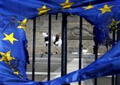 Focus: Θα πληρώνουμε αιωνίως για την Ελλάδα