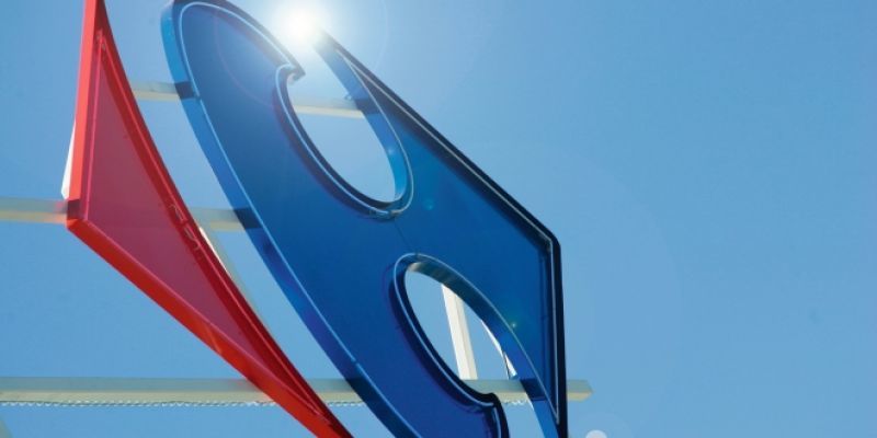 Carrefour: Στρέφεται στο ηλεκτρονικό εμπόριο, «κόβει» 2.400 θέσεις εργασίας