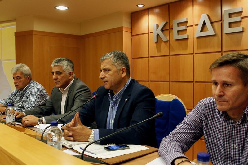 ΚΕΔΕ: Να αναλάβουν οι Δήμοι τη διαχείριση των παραλιών