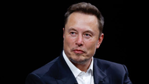Πάνω από $200 δισ. το net worth του Μασκ