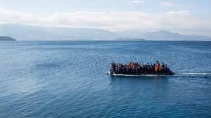 Διάσωση 54 μεταναστών από πλατφόρμα πετρελαίου στη Μεσόγειο