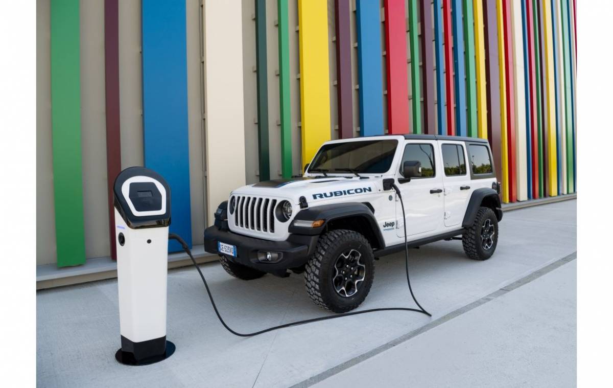 To Jeep® Wrangler 4xe ανακηρύσσεται ως το “Best 4x4” στο πλαίσιο των βραβείων Women’s World Car of the Year για το 2022