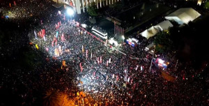 Κωνσταντινούπολη: Μεγαλειώδης συγκέντρωση υπέρ Ιμάμογλου- «Κάλεσμα σε όλο το έθνος»