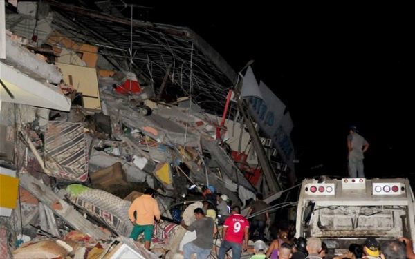 Σεισμός στον Ισημερινό: Ανείπωτη τραγωδία-77 νεκροί, 600 τραυματίες