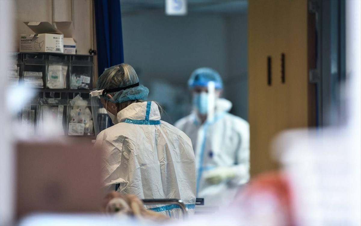 Κορονοϊός-Ελλάδα: 67 θάνατοι και 9.596 νέα κρούσματα-Στους 471 οι διασωληνωμένοι