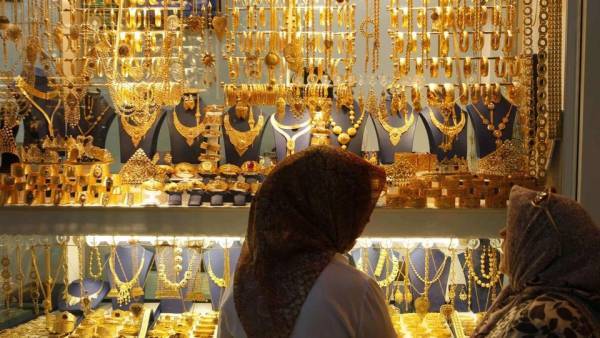 Οι Τούρκοι μετατρέπουν τις περιουσίες τους σε χρυσό