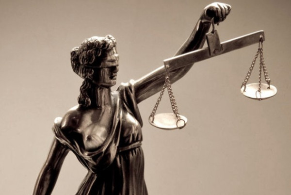 Δικαστές για Φαραντούρη: Κυρίαρχος στην Ελληνική Δημοκρατία είναι ο Λαός