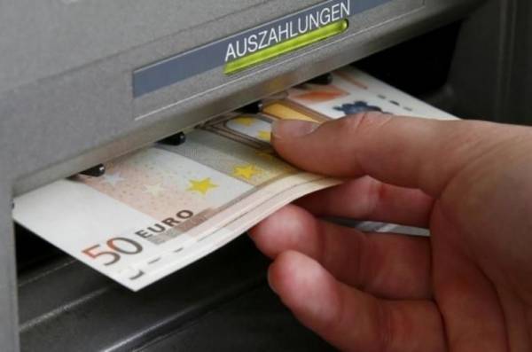 Ημέρα ανακοινώσεων από τις τράπεζες για τις αλλαγές στις χρεώσεις