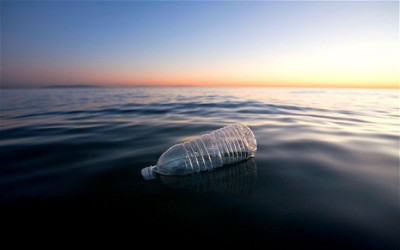 Έρευνα: Τα πλαστικά στους ωκεανούς θα τριπλασιαστούν ως το 2040