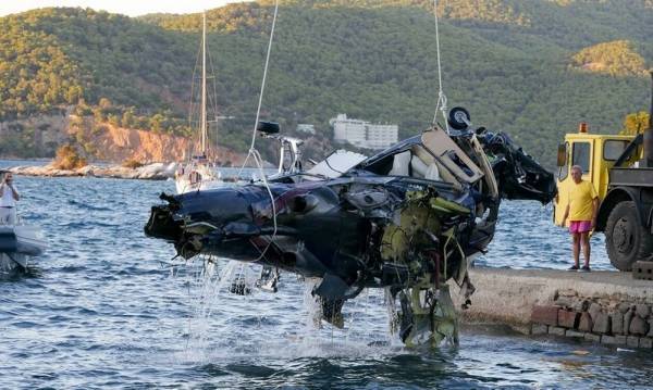 Ανελκύθηκε το ουραίο στροφείο του μοιραίου ελικοπτέρου στον Πόρο