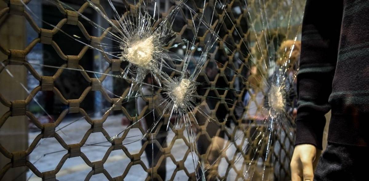 Μαζικές επιθέσεις σε 13 σούπερ μάρκετ τα ξημερώματα