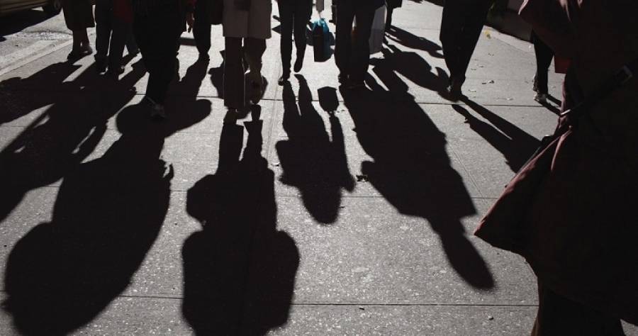 Ψαλίδα μεταξύ δημοσίου και μικρών επιχειρήσεων στους μισθούς