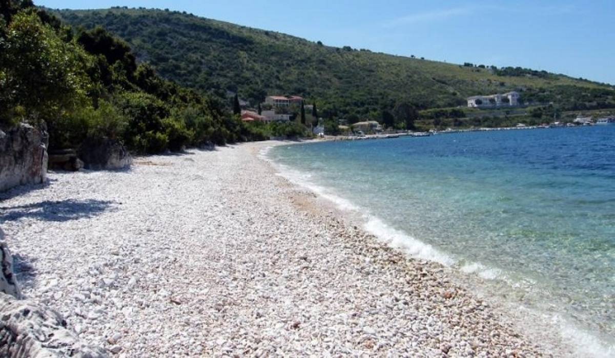 ΥΠΟΙΚ: Δεν ισχύουν τα περί μαζικών τακτοποιήσεων αυθαιρέτων στον αιγιαλό