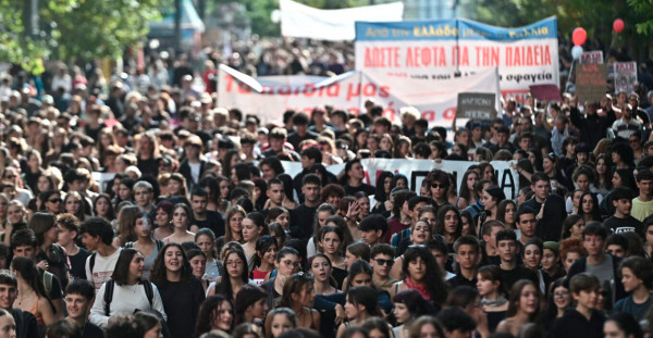 Πανεκπαιδευτικά συλλαλητήρια σε όλη τη χώρα – Επεισόδια στην Αθήνα, προσαγωγές σε Θεσσαλονίκη