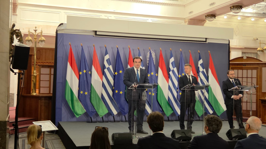 Πιερρακάκης από Βουδαπέστη: Στηρίζουμε την προσπάθεια του Πρωθυπουργού να ενταχθούν στη ζώνη του ευρώ