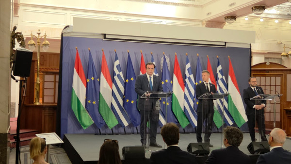 Πιερρακάκης από Βουδαπέστη: Στηρίζουμε την προσπάθεια του Πρωθυπουργού να ενταχθούν στη ζώνη του ευρώ