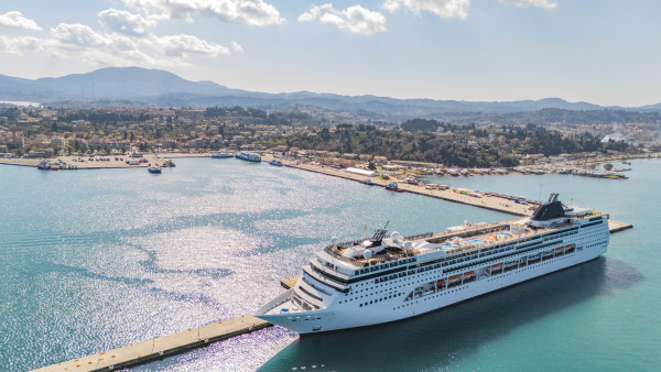 ΟΛΚΕ: Πράσινη στροφή στα λιμάνια της Κέρκυρας – Ηλεκτρικά οχήματα, σταθμοί φόρτισης και ηλεκτροκίνητο σκάφος μέσω του έργου ARGONAUT