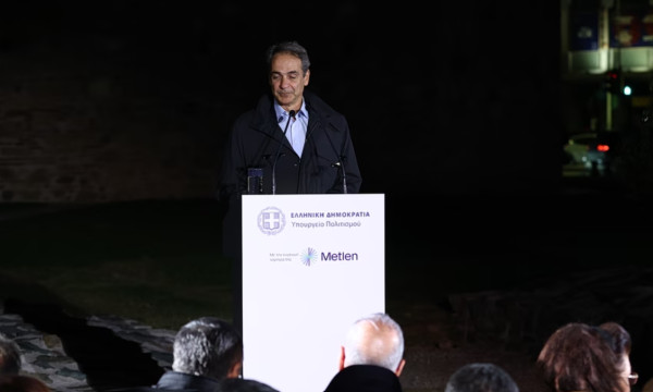 Μητσοτάκης: Η Metlen φωτίζει τον Λευκό Πύργο – Επόμενος σταθμός τα Βυζαντινά Τείχη
