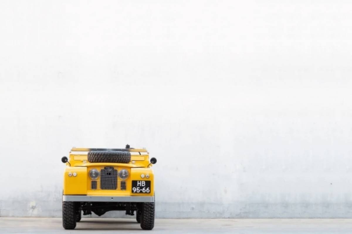 Ένα εκπληκτικά ανακαινισμένο Land Rover Series IIA