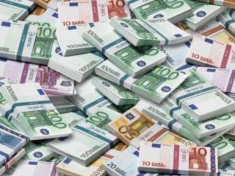 Μειώθηκε 2% η χρηματοδότηση του ιδιωτικού τομέα