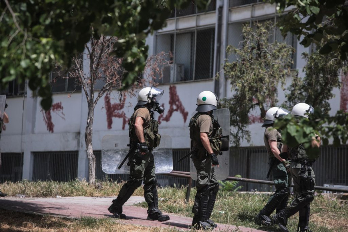 Επεισόδια στην Πανεπιστημιούπολη στου Ζωγράφου-Καμένα αυτοκίνητα και συλλήψεις