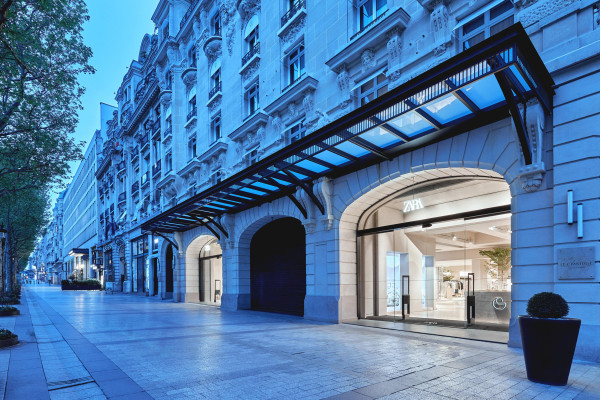 Ο ιδιοκτήτης του Zara κοντά σε συμφωνία–μαμούθ €850 εκατ. στο Παρίσι