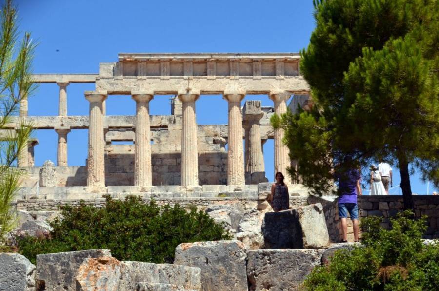 Αίγινα-Ξενοδόχοι: Ζητούν απομάκρυνση καλωδίων υψηλής τάσης απ'τον Ναό της Αφαίας