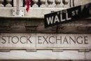 Άνοδος στη Wall Street χάρη σε μάκρο και εταιρικά νέα