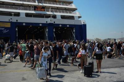 «Άλμα» 34,3% στη διακίνηση επιβατών στα ελληνικά λιμάνια το γ&#039;τρίμηνο