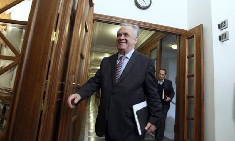 Στενή συνεργασία κυβέρνησης- τραπεζών για πληρωμές με πλαστικό χρήμα