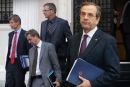 Αγώνας δρόμου με τους δανειστές σε βαρύ πολιτικό κλίμα