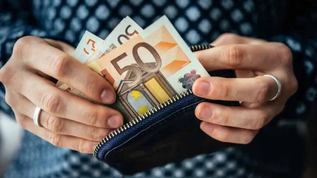 Ποιοι θα πάρουν 250 ευρώ τα Χριστούγεννα- Όροι και προϋποθέσεις