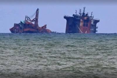 Βυθίζεται φορτωμένο πλοίο ανοιχτά της Τυνησίας