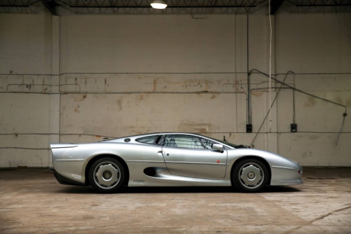 Ένα μοναδικό 1993 Jaguar XJ220