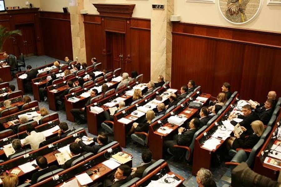 ΠΓΔΜ: Το Κοινοβούλιο επικύρωσε τη συμφωνία των Πρεσπών με Ελλάδα